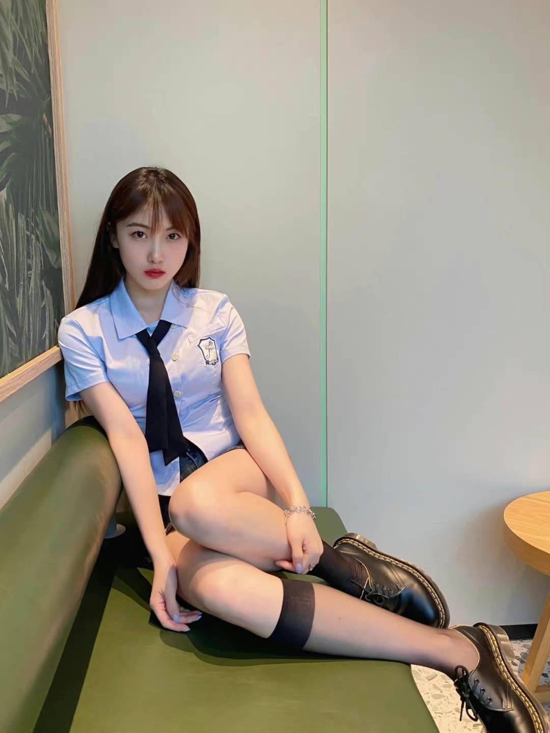 美女制服的诱惑