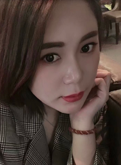 丰满有气质，让人流连忘返